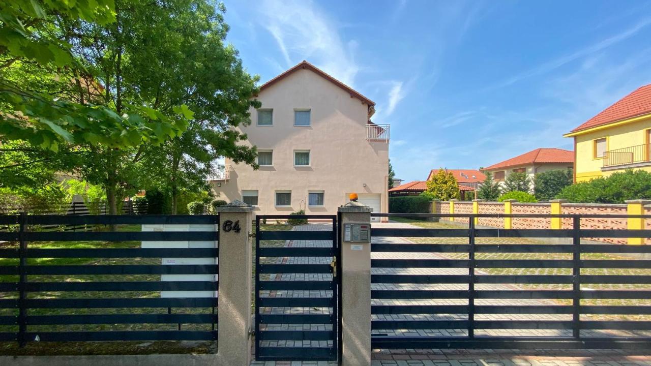 Ferienwohnung Aranypart Apartman Siófok Exterior foto